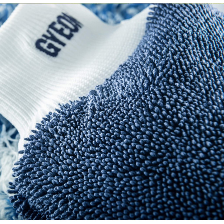 GYEON Q²M SilkMitt — microfiber drying and decontamination mitt