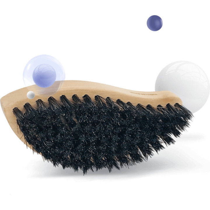 GYEON Q²M LeatherBrush — щётка для очистки кожи с натуральной щетиной